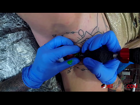 ❤️ Extremamente tatuada, a brasa Sully Savage fez uma tatuagem em seu clítoris Apenas porno em pt-br.pornsexer.ru ﹏